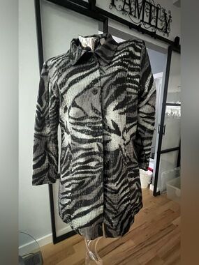 Selene Sport Black and Gray Patterned Trench Coat